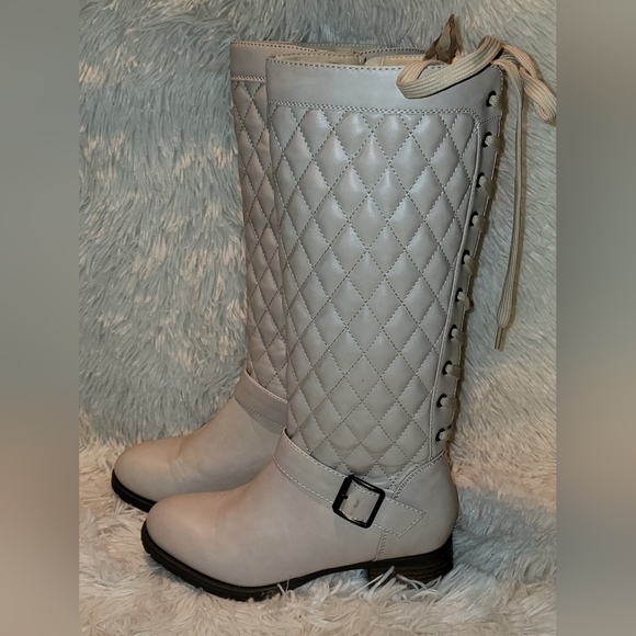 Shoe Dazzle Shoes - Shoedazzle "Stormie" Boots - U.S. Size 6 - Lt. Tan - Lace up Backs - Side Zipper